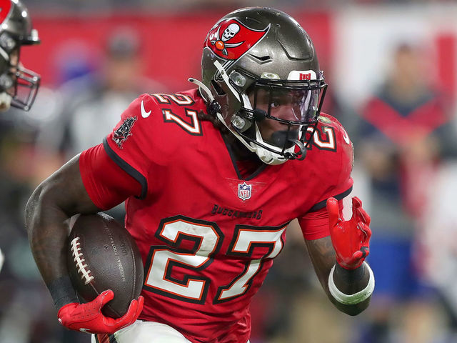 TAMPA, FL - NOVEMBER 22: Tampa Bay Buccaneers Running Back Ronald Jones (27) carries the ball during the regular season game between the New York Giants and the Tampa Bay Buccaneers on November 22, 2021 at Raymond James Stadium in Tampa, Florida.