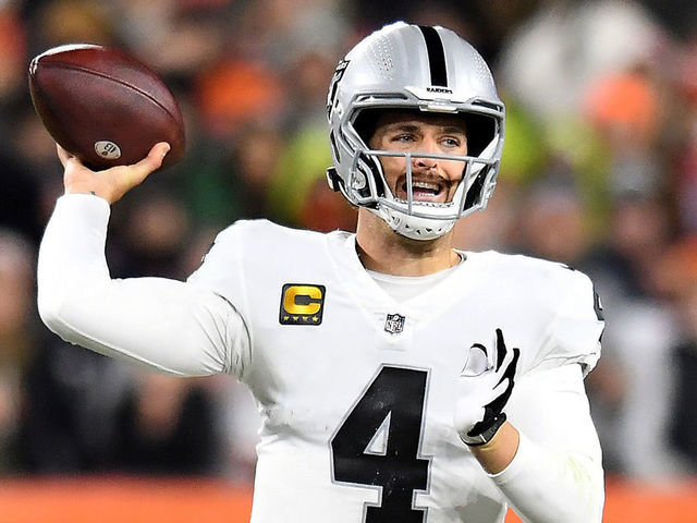 Quarterback Derek Carr gets 3-year extension from Raiders