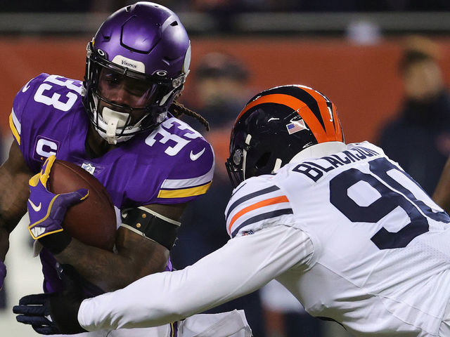 Cousins throws for 2 touchdowns as Vikings beat Bears 17-9