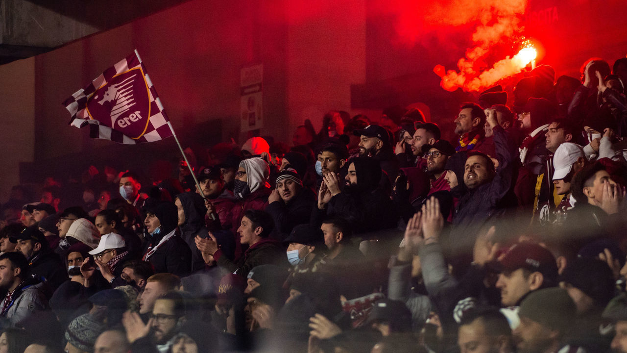 SALERNO, ITALY - DECEMBER 17: Supporters of US Salernitana during the Serie A match between US Salernitana and FC Internazionale at Stadio Arechi on December 17, 2021 in Salerno, Italy.