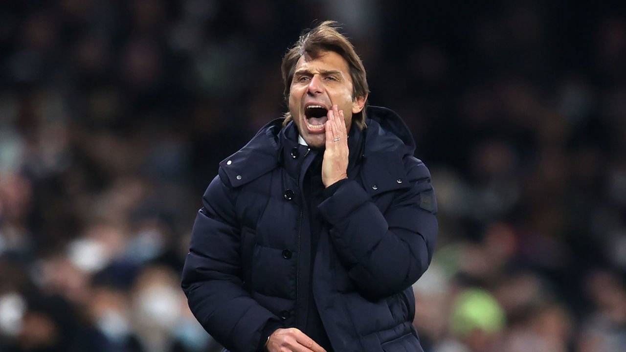 LONDON, ENGLAND - DECEMBER 19: Antonio Conte, Manager of Tottenham gestures from the touchline during the Premier League match between Tottenham Hotspur and Liverpool at Tottenham Hotspur Stadium on December 19, 2021 in London, England.