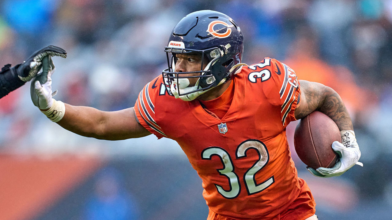 CHICAGO, IL - DECEMBER 05: Chicago Bears running back David Montgomery (32) battles with Arizona Cardinals outside linebacker Jordan Hicks (58) during a game between the Arizona Cardinals and the Chicago Bears on December 5, 2021 at Soldier Stadium, in Chicago, IL.