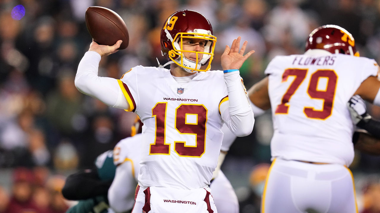 PHILADELPHIA, PENNSYLVANIA - DECEMBER 21: Garrett Gilbert #19 of the Washington Football Team throws a pass during the first quarter against the Philadelphia Eagles at Lincoln Financial Field on December 21, 2021 in Philadelphia, Pennsylvania.