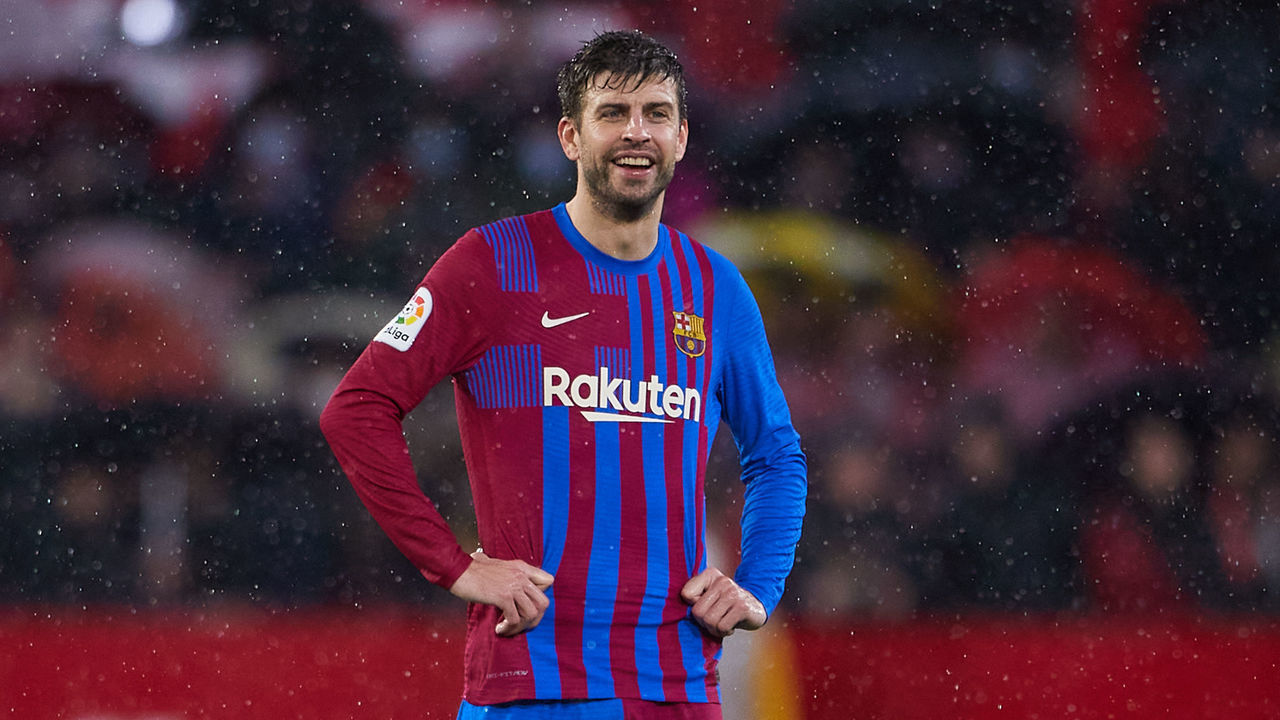 SEVILLE, SPAIN - DECEMBER 21: Gerard Pique of FC Barcelona reacts during the LaLiga Santander match between Sevilla FC and FC Barcelona at Estadio Ramon Sanchez Pizjuan on December 21, 2021 in Seville, Spain.