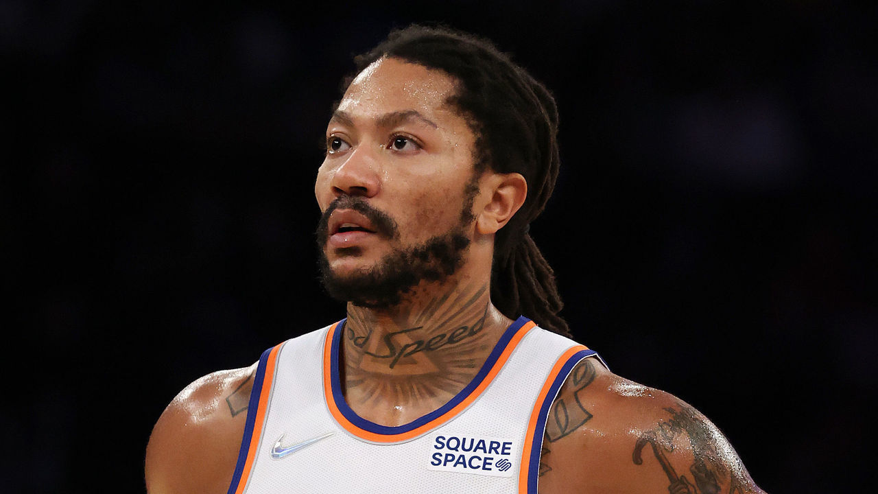 NEW YORK, NEW YORK - DECEMBER 14: Derrick Rose #4 of the New York Knicks looks on against the Golden State Warriors during their game at Madison Square Garden on December 14, 2021 in New York City.