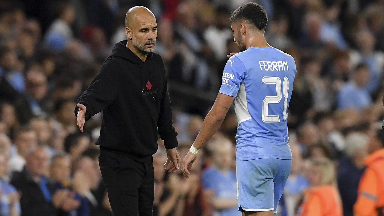 MANCHESTER, ENGLAND - SEPTEMBER 15: (BILD OUT) head coach Pep Guardiola of Manchester City and Ferran Torres of Manchester City gestures during the UEFA Champions League group A match between Manchester City and RB Leipzig at Etihad Stadium on September 15, 2021 in Manchester, United Kingdom.