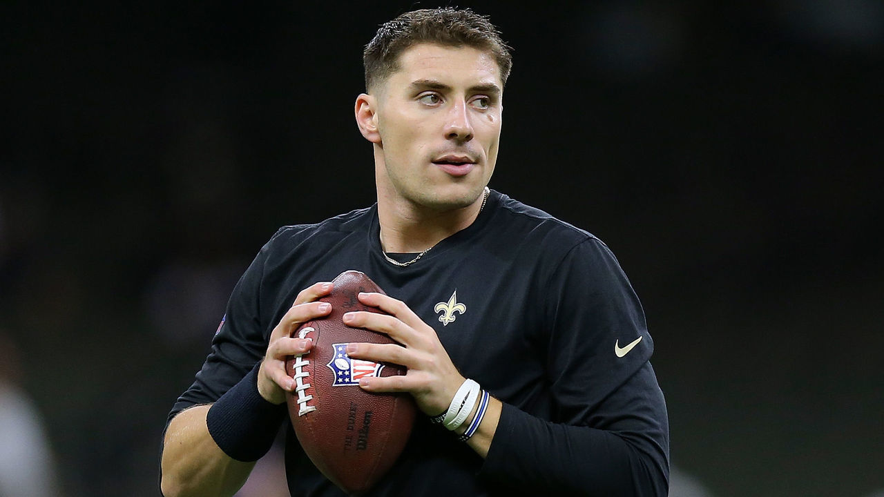 NEW ORLEANS, LOUISIANA - DECEMBER 02: Ian Book #16 of the New Orleans Saints warms up before a game against the Dallas Cowboys at the the Caesars Superdome on December 02, 2021 in New Orleans, Louisiana.