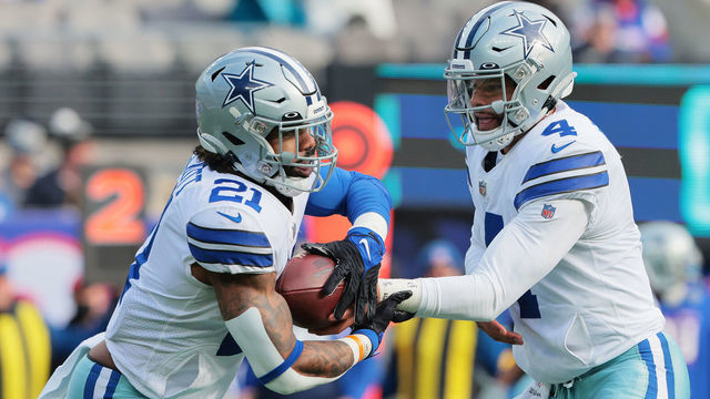 EAST RUTHERFORD, NEW JERSEY - DECEMBER 19: Dak Prescott #4 of the Dallas Cowboys hands the ball to Ezekiel Elliott #21 during the first quarter against the New York Giants at MetLife Stadium on December 19, 2021 in East Rutherford, New Jersey.