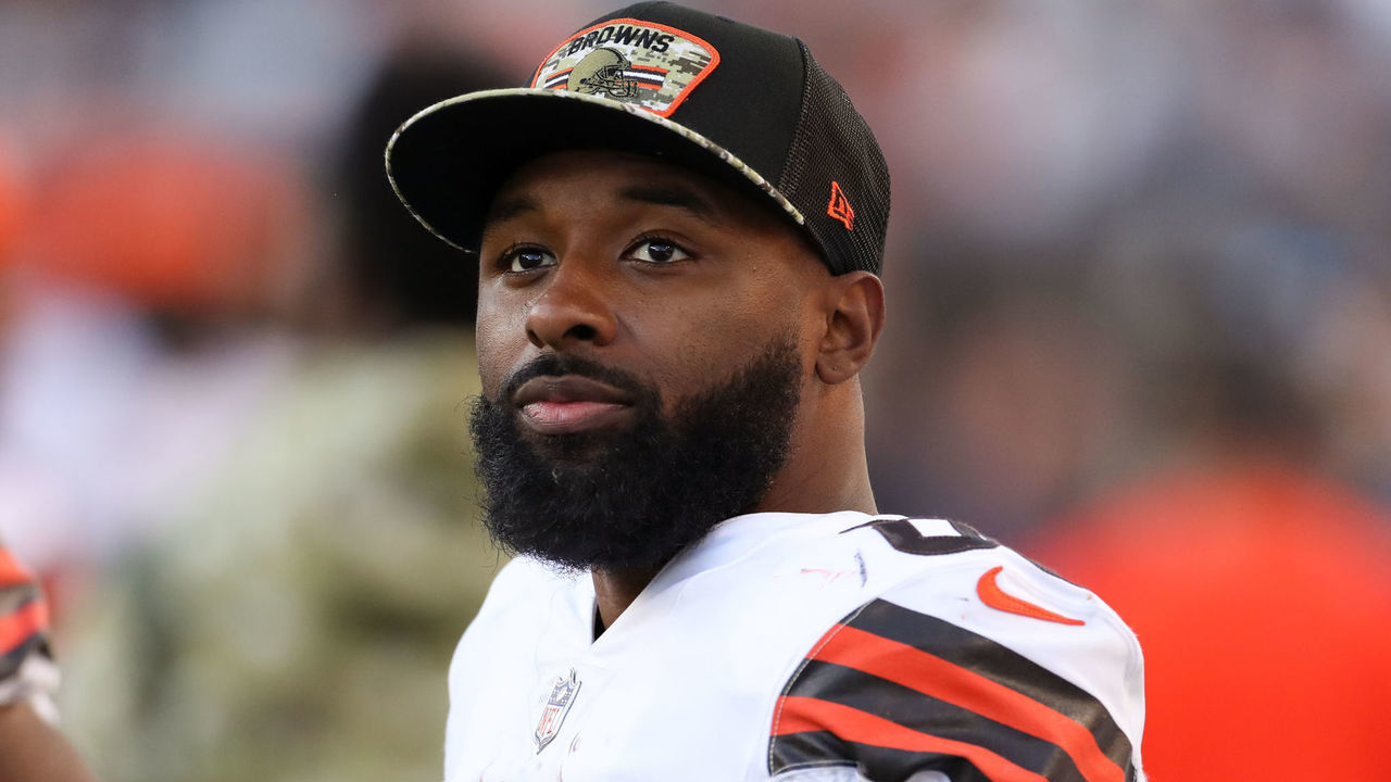 CINCINNATI, OH - NOVEMBER 07: Cleveland Browns wide receiver Jarvis Landry (80) looks at the scoreboard during the game against the Cleveland Browns and the Cincinnati Bengals on November 7, 2021, at Paul Brown Stadium in Cincinnati, OH.