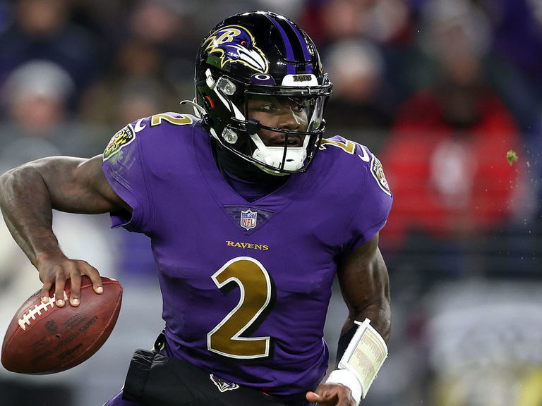 Tyler Huntley Throws TD Pass, Gives Ravens Lead Over Steelers