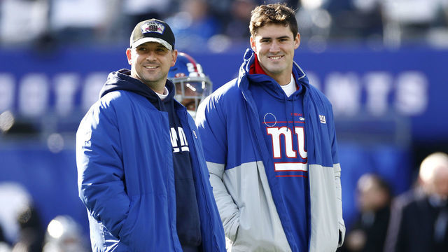 EAST RUTHERFORD, NEW JERSEY - DECEMBER 19: (L-R) Head coach Joe Judge of the New York Giants talks with Daniel Jones #8 before the game against the Dallas Cowboys at MetLife Stadium on December 19, 2021 in East Rutherford, New Jersey.