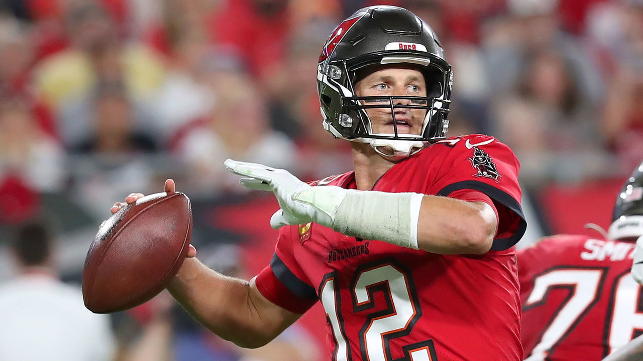 TAMPA, FL - DECEMBER 19: Tampa Bay Buccaneers Quarterback Tom Brady (12) throws a pass during the regular season game between the New Orleans Saints and the Tampa Bay Buccaneers on December 19, 2021 at Raymond James Stadium in Tampa, Florida.