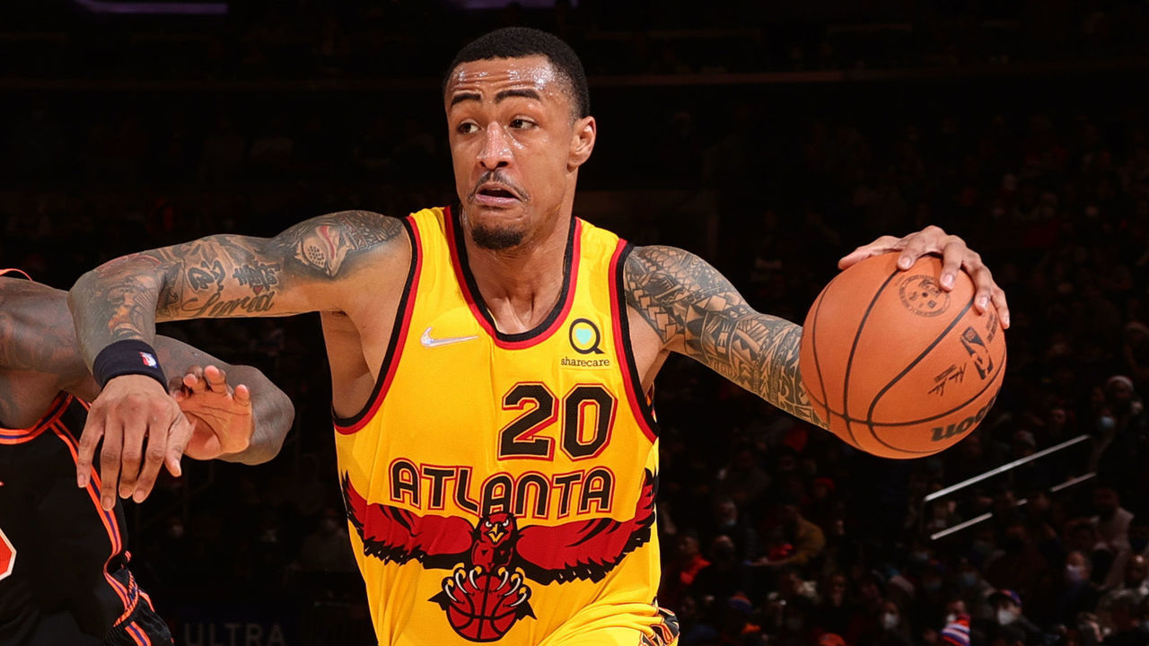 NEW YORK, NY - DECEMBER 25: John Collins #20 of the Atlanta Hawks dribbles the ball during the game against the New York Knicks on December 25, 2021 at Madison Square Garden in New York City, New York. Mandatory Copyright Notice: Copyright 2021 NBAE