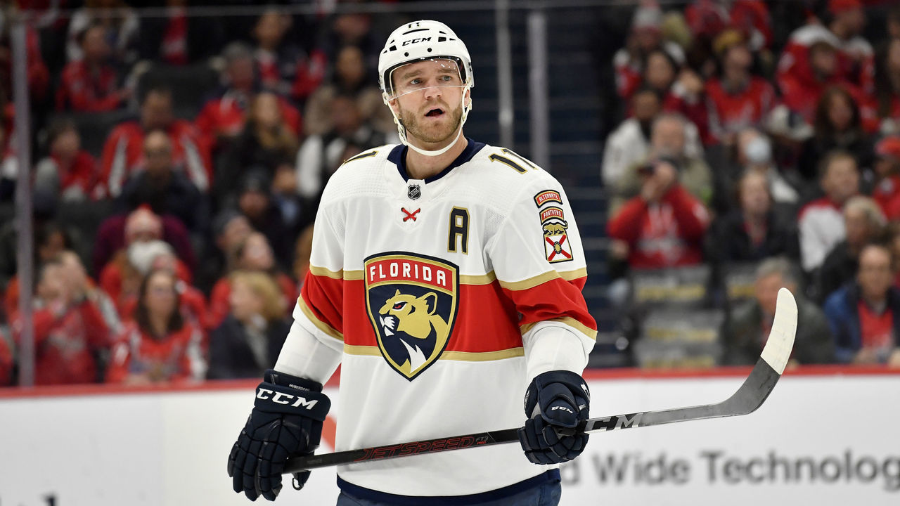 WASHINGTON, DC - NOVEMBER 26: Panthers left wing Jonathan Huberdeau (11) waits for a face-off during the Florida Panthers versus Washington Capitals National Hockey League game on November 26, 2021 at Capital One Arena in Washington, D.C..