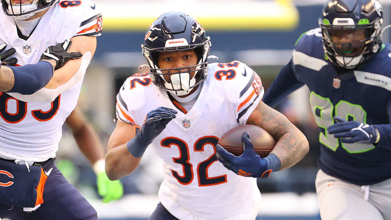SEATTLE, WASHINGTON - DECEMBER 26: David Montgomery #32 of the Chicago Bears runs the ball during the third quarter against the Seattle Seahawks at Lumen Field on December 26, 2021 in Seattle, Washington.