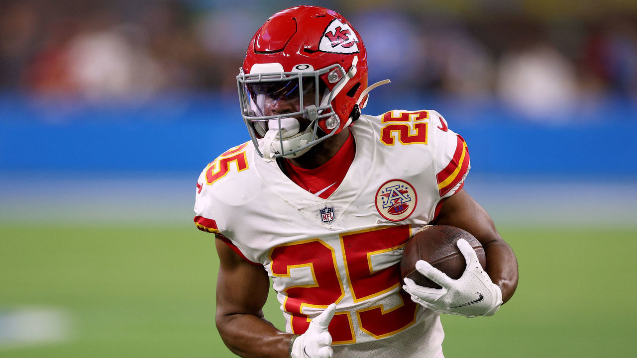 INGLEWOOD, CALIFORNIA - DECEMBER 16: Clyde Edwards-Helaire #25 of the Kansas City Chiefs runs during a 34-28 win over the Los Angeles Chargers at SoFi Stadium on December 16, 2021 in Inglewood, California.