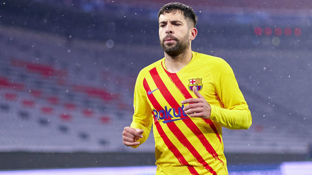 MUNICH, GERMANY - DECEMBER 08: Jordi Alba of FC Barcelona looks on during the UEFA Champions League group E match between FC Bayern München and FC Barcelona at Football Arena Munich on December 08, 2021 in Munich, Germany.