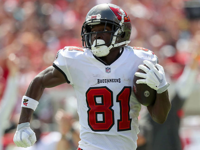 TAMPA, FL - OCTOBER 10: Tampa Bay Buccaneers Wide Receiver Antonio Brown (81) makes a catch and goes the distance for the score during the regular season game between the Miami Dolphins and the Tampa Bay Buccaneers on October 10, 2021 at Raymond James Stadium in Tampa, Florida.