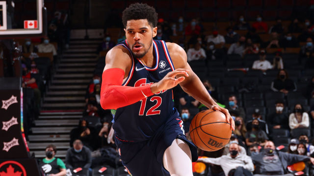 TORONTO, CANADA - DECEMBER 28: Tobias Harris #12 of the Philadelphia 76ers drives to the basket during the game against the Toronto Raptors on December 28, 2021 at the Scotiabank Arena in Toronto, Ontario, Canada. Mandatory Copyright Notice: Copyright 2021 NBAE