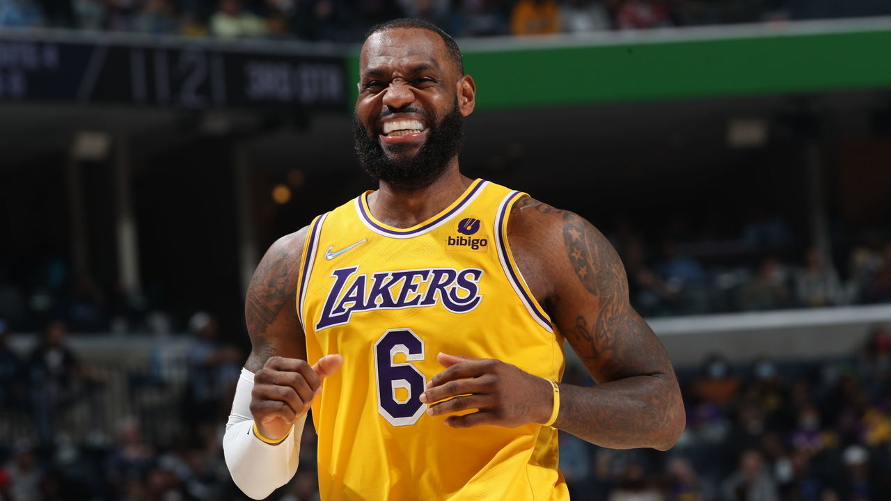 MEMPHIS, TN - DECEMBER 29: LeBron James #6 of the Los Angeles Lakers smiles during a game against the Memphis Grizzlies on December 29, 2021 at FedExForum in Memphis, Tennessee. Mandatory Copyright Notice: Copyright 2021 NBAE