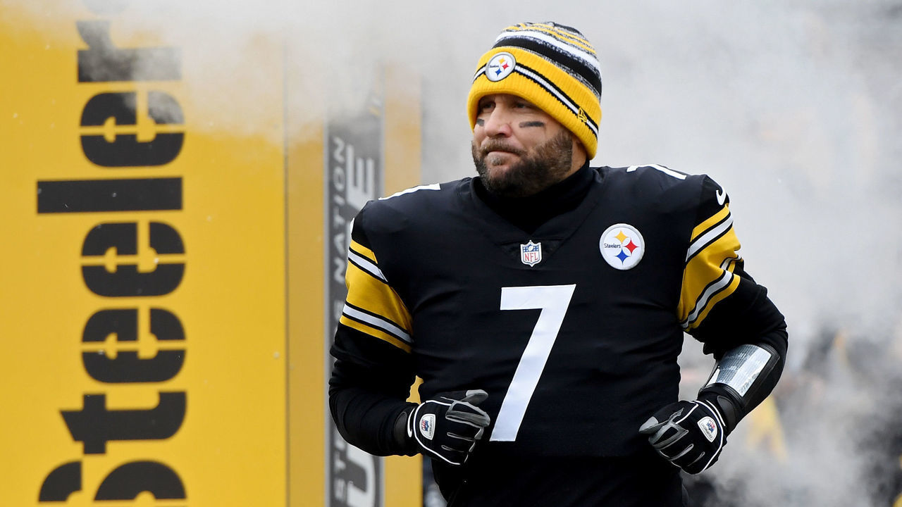 PITTSBURGH, PENNSYLVANIA - DECEMBER 19: Ben Roethlisberger #7 of the Pittsburgh Steelers runs onto the field during player introductions prior to the game against the Tennessee Titans at Heinz Field on December 19, 2021 in Pittsburgh, Pennsylvania.