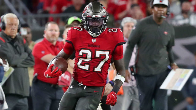 TAMPA, FL - DECEMBER 19: Tampa Bay Buccaneers Running Back Ronald Jones (27) breaks a long run during the regular season game between the New Orleans Saints and the Tampa Bay Buccaneers on December 19, 2021 at Raymond James Stadium in Tampa, Florida.