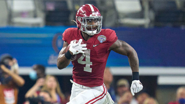 ARLINGTON, TX - DECEMBER 31: Alabama Crimson Tide running back Brian Robinson Jr. (4) runs with the football in action during the CFP Semifinal Goodyear Cotton Bowl game between the Cincinnati Bearcats and the Alabama Crimson Tide on December 31, 2021 at AT&T Stadium in Arlington, TX.