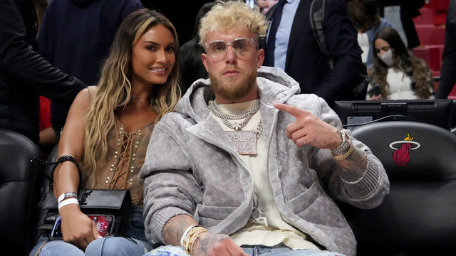 MIAMI, FLORIDA - DECEMBER 23: Jake Paul and his girlfriend Julia Rose pose after the game between the Miami Heat and the Detroit Pistons at FTX Arena on December 23, 2021 in Miami, Florida.