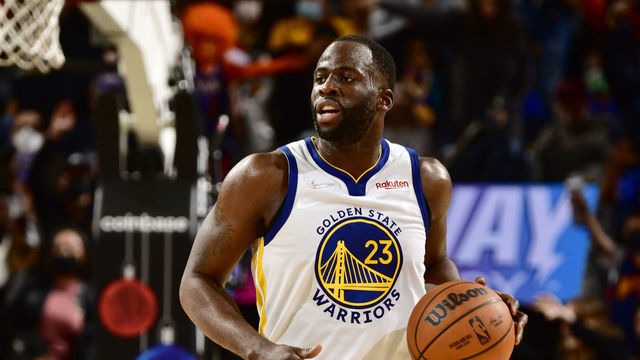 PHOENIX, AZ - DECEMBER 25: Draymond Green #23 of the Golden State Warriors dribbles the ball during the game against the Phoenix Suns on DECEMBER 25, 2021 at Footprint Center in Phoenix, Arizona. Mandatory Copyright Notice: Copyright 2021 NBAE