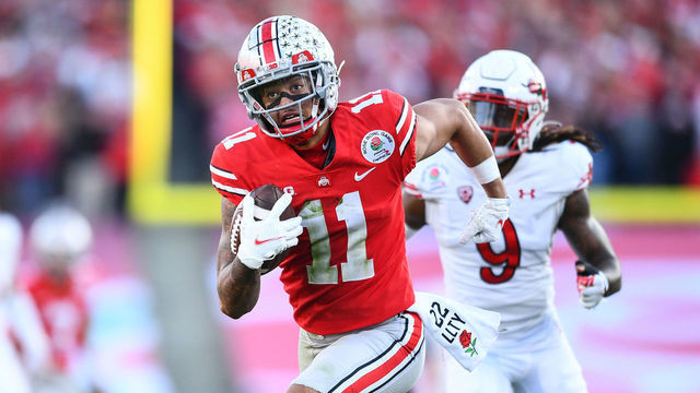 PASADENA, CA - JANUARY 01: Ohio State Buckeyes wide receiver Jaxon Smith-Njigba (11) breaks free during the Rose Bowl game between the Ohio State Buckeyes and the Utah Utes on January 1, 2022 at the Rose Bowl in Pasadena, CA.