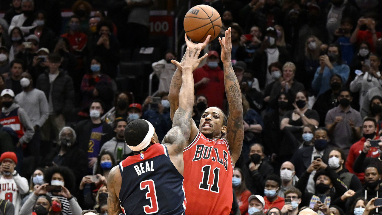 WASHINGTON, DC - JANUARY 01: DeMar DeRozan #11 of the Chicago Bulls hits the game winning shot in the fourth quarter over Bradley Beal #3 of the Washington Wizards at Capital One Arena on January 01, 2022 in Washington, DC. Chicago won the game 120-119.