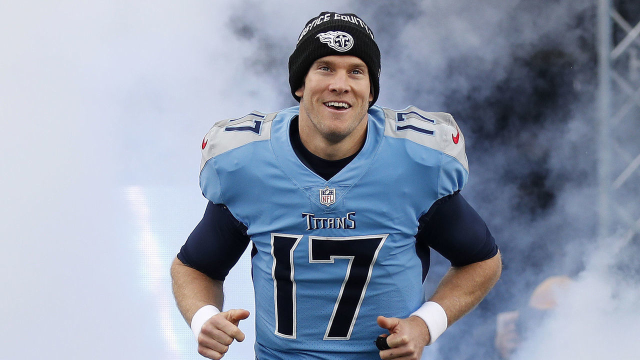 NASHVILLE, TENNESSEE - JANUARY 02: Ryan Tannehill #17 of the Tennessee Titans runs on to the field during player introductions before the game against the Miami Dolphins at Nissan Stadium on January 02, 2022 in Nashville, Tennessee.
