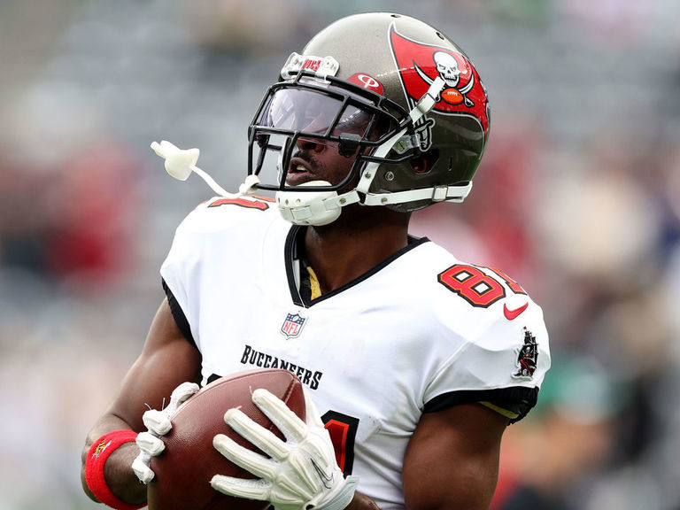 Antonio Brown Storms Off Field During Buccaneers' Win Over Jets - The New  York Times