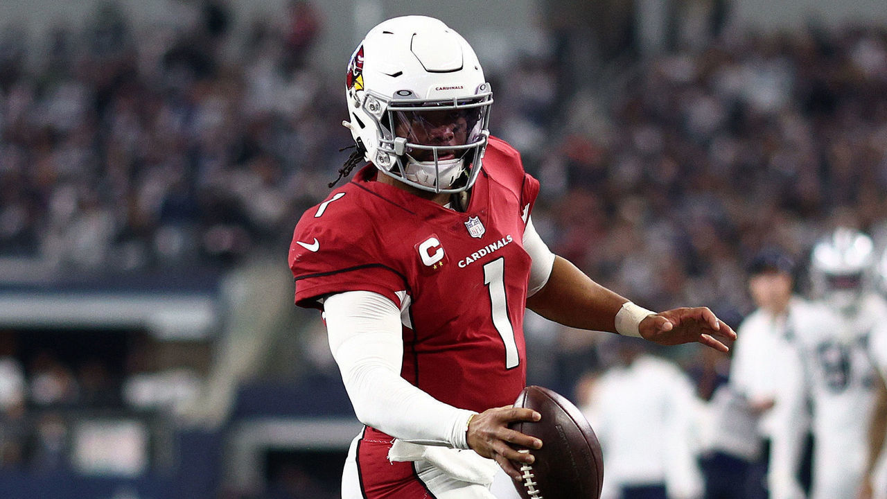 ARLINGTON, TEXAS - JANUARY 02: Kyler Murray #1 of the Arizona Cardinals scrambles with the ball during the second quarter against the Dallas Cowboys at AT&T Stadium on January 02, 2022 in Arlington, Texas.