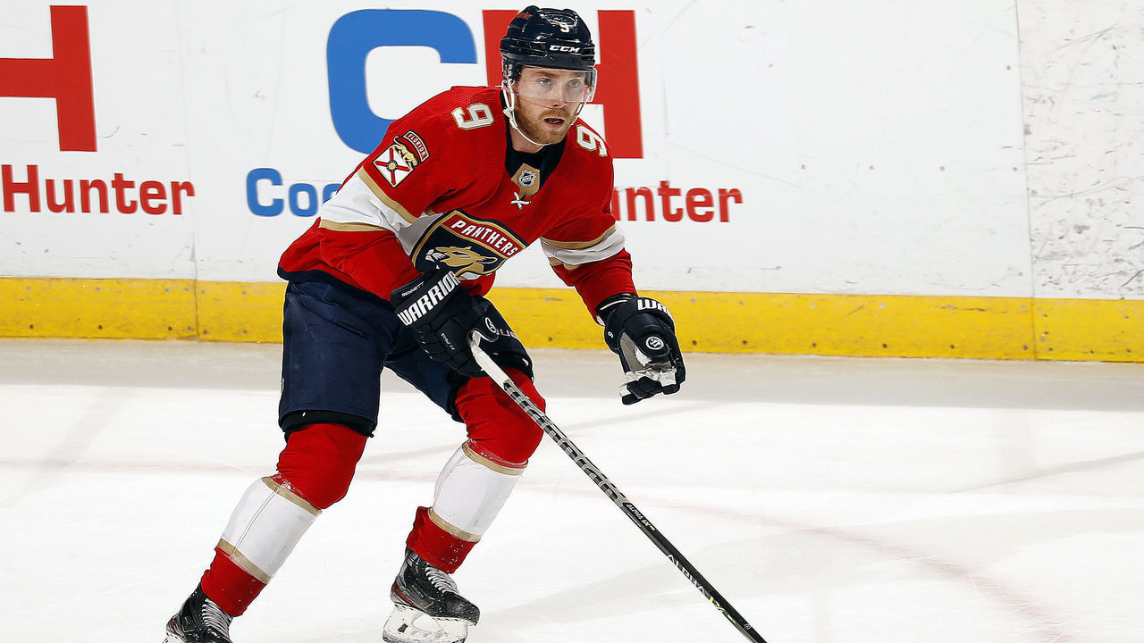 SUNRISE, FL - DECEMBER 4: Sam Bennett #9 of the Florida Panthers skates with the puck against the St. Louis Blues at the FLA Live Arena on December 4, 2021 in Sunrise, Florida.