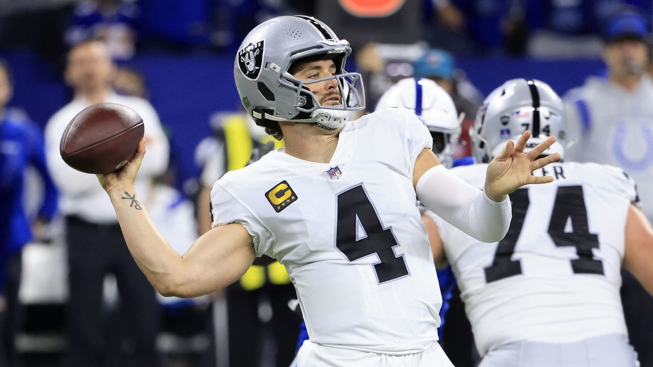 INDIANAPOLIS, INDIANA - JANUARY 02: Derek Carr #4 of the Las Vegas Raiders throws and interception during the first quarter against the Indianapolis Colts at Lucas Oil Stadium on January 02, 2022 in Indianapolis, Indiana.