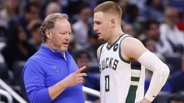 ORLANDO, FLORIDA - DECEMBER 30: Head coach Mike Budenholzer of the Milwaukee Bucks talks with Donte DiVincenzo #0 against the Orlando Magic during the second half at Amway Center on December 30, 2021 in Orlando, Florida.