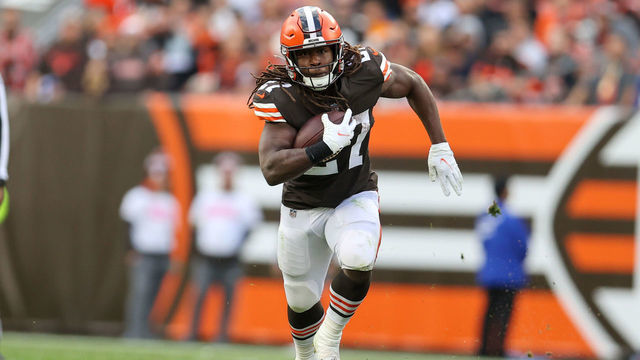 CLEVELAND, OH - OCTOBER 17: Cleveland Browns running back Kareem Hunt (27) carries the football during the second quarter of the National Football League game between the Arizona Cardinals and Cleveland Browns on October 17, 2021, at FirstEnergy Stadium in Cleveland, OH.