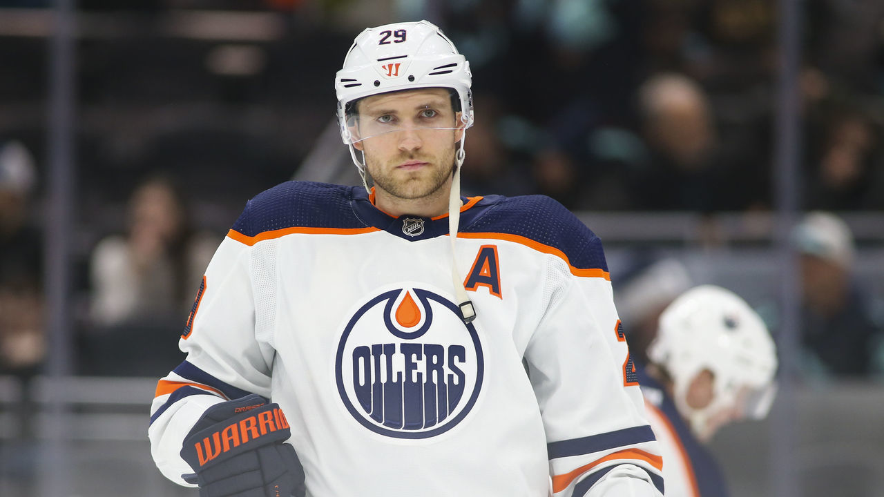 SEATTLE, WA - DECEMBER 18: Edmonton Oilers Center Leon Draisaitl (29) warms up before an NHL hockey game between the Edmonton Oilers and the Seattle Kraken on December 18, 2021 at Climate Pledge Arena in Seattle, WA.