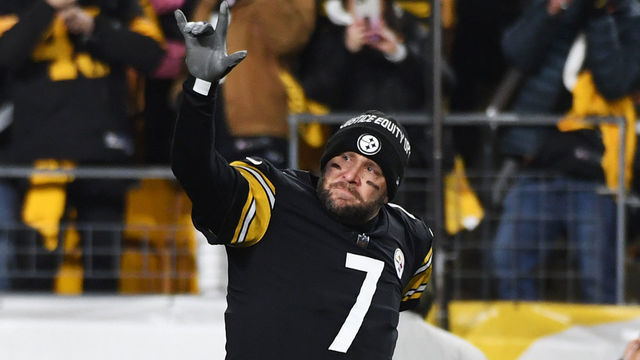 PITTSBURGH, PENNSYLVANIA - JANUARY 03: Ben Roethlisberger #7 of the Pittsburgh Steelers runs on the field during player introductions prior to a game against the Cleveland Browns at Heinz Field on January 03, 2022 in Pittsburgh, Pennsylvania.