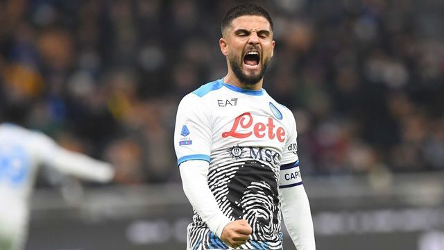 MILAN, ITALY - NOVEMBER 21: Lorenzo Insigne of Napoli celebrates after scoring the first goal of Napoli during the Serie A match between FC Internazionale and SSC Napoli at Stadio Giuseppe Meazza on November 21, 2021 in Milan, Italy.