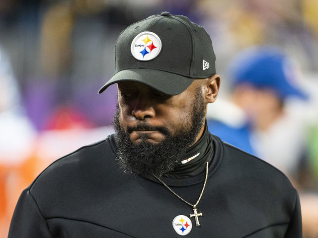 Head coach Mike Tomlin of the Pittsburgh Steelers hugs head coach News  Photo - Getty Images