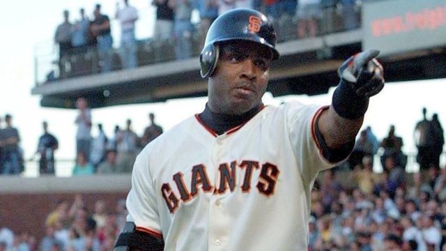 SAN FRANCISCO, UNITED STATES: San Francisco Giants slugger Barry Bonds points to Hall of Famer Willie McCovey of the San Francisco Giants after Bonds hit his 521st career home run off Arizona Diamondbacks Rob Ellis during the second inning, 30 May 2001, in San Francisco, California. Bonds tied his career homeruns with Hall of Famers McCovey and Ted Williams of the Boston Red Sox. AFP PHOTO/John G. MABANGLO