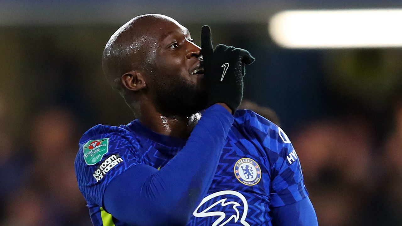 LONDON, ENGLAND - JANUARY 05: Romelu Lukaku of Chelsea reacts after their 2nd goal during the Carabao Cup Semi Final First Leg match between Chelsea and Tottenham Hotspur at Stamford Bridge on January 5, 2022 in London, England.