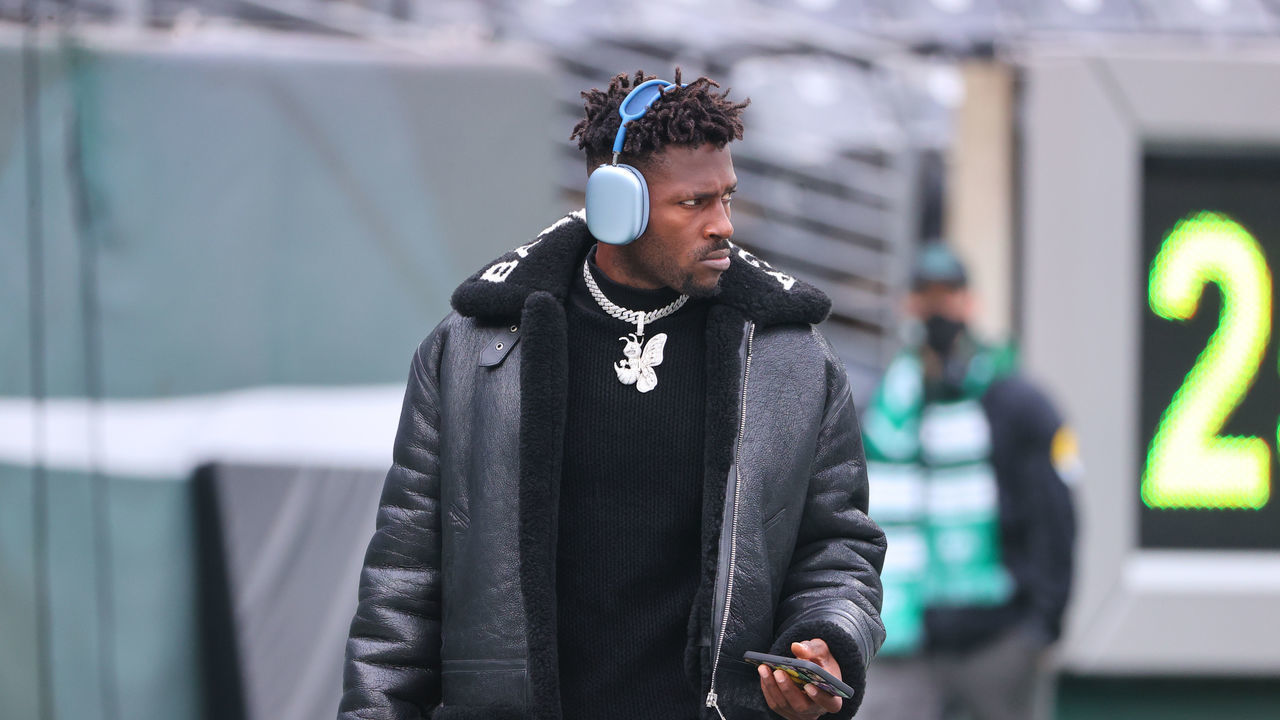 EAST RUTHERFORD, NJ - JANUARY 02: Tampa Bay Buccaneers wide receiver Antonio Brown (81) on the field in a Balenciaga jacket and a diamond Bee necklace prior to the National Football League game between the New York Jets and the Tampa Bay Buccaneers on January 2, 2022 at MetLife Stadium in East Rutherford, NJ.