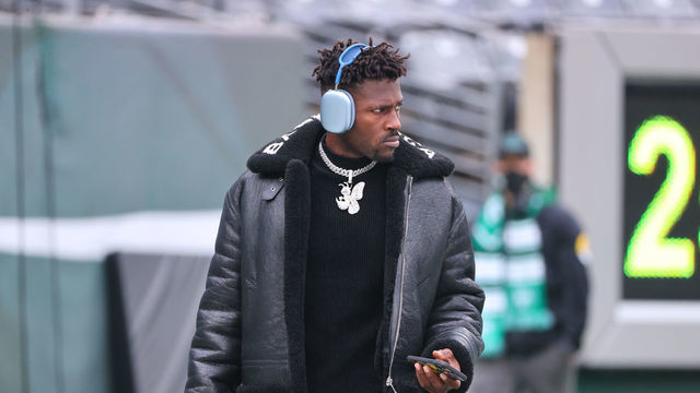 EAST RUTHERFORD, NJ - JANUARY 02: Tampa Bay Buccaneers wide receiver Antonio Brown (81) on the field in a Balenciaga jacket and a diamond Bee necklace prior to the National Football League game between the New York Jets and the Tampa Bay Buccaneers on January 2, 2022 at MetLife Stadium in East Rutherford, NJ.