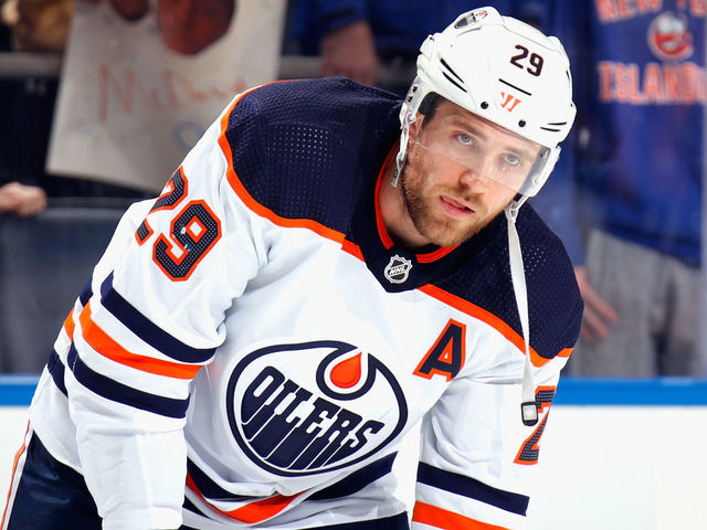 ELMONT, NEW YORK - JANUARY 01: Leon Draisaitl #29 of the Edmonton Oilers skates against the New York Islanders at UBS Arena on January 01, 2022 in Elmont, New York.