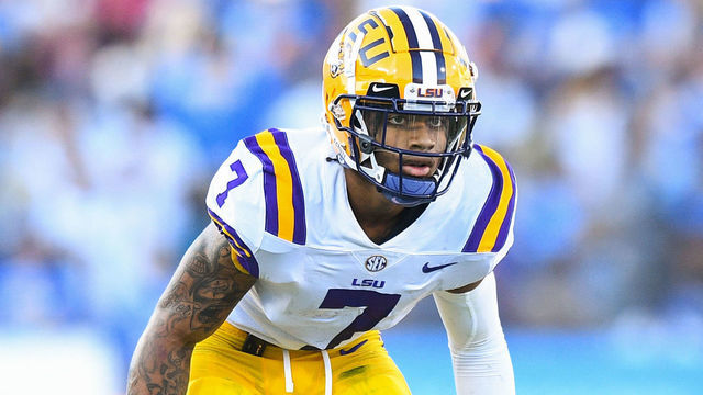 PASADENA, CA - SEPTEMBER 04: LSU Tigers Cornerback Derek Stingley Jr. (7) defends during a college football game between the LSU Tigers and the UCLA Bruins played on September 4, 2021 at the Rose Bowl in Pasadena, CA.