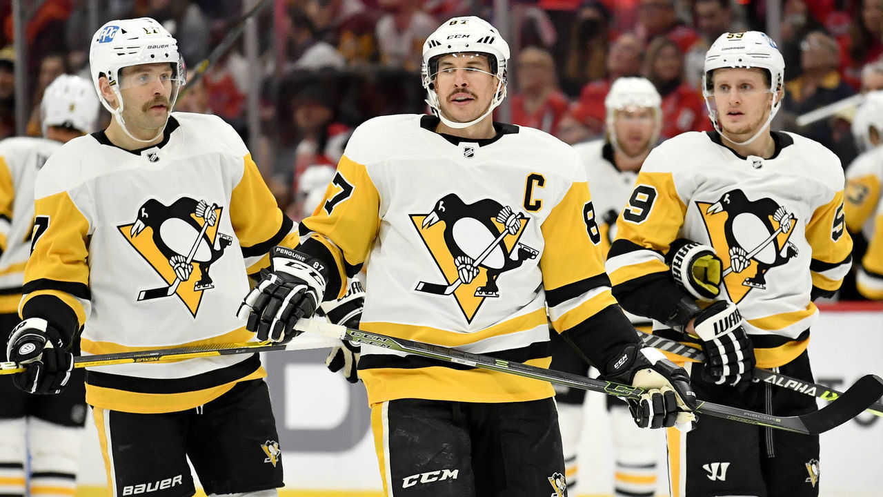 WASHINGTON, DC - NOVEMBER 14: The line of Penguins right wing Bryan Rust (17), center Sidney Crosby (87), and left wing Jake Guentzel (59) all wait for a face-off during the Pittsburgh Penguins versus Washington Capitals National Hockey League game on November 14, 2021 at Capital One Arena in Washington, D.C..