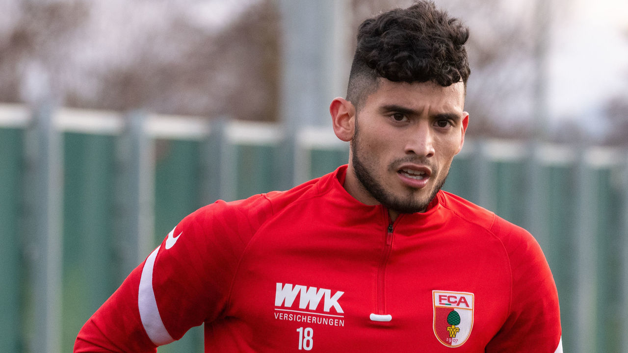 03 January 2022, Bavaria, Augsburg: Ricardo Pepi on the training ground at the WWK-Arena. The striker from the USA was newly signed by Bundesliga club FC Augsburg. Photo: Stefan Puchner/dpa